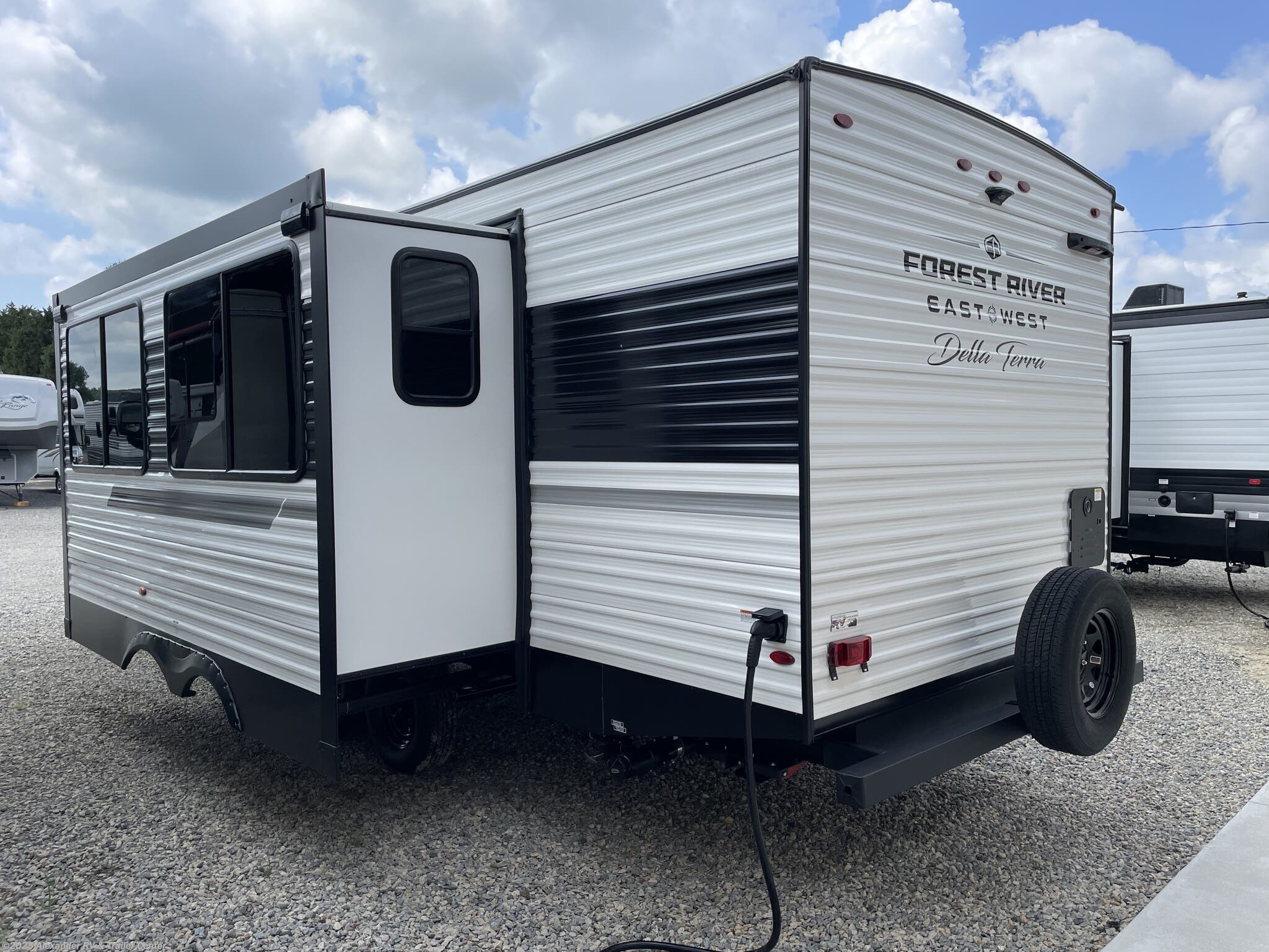 Contact us now about this 2026 East to West Della Terra 261RB! 2026 Della Terra 261RB by East to West from Alexander RV & Trailer Center in Clayton, Delaware