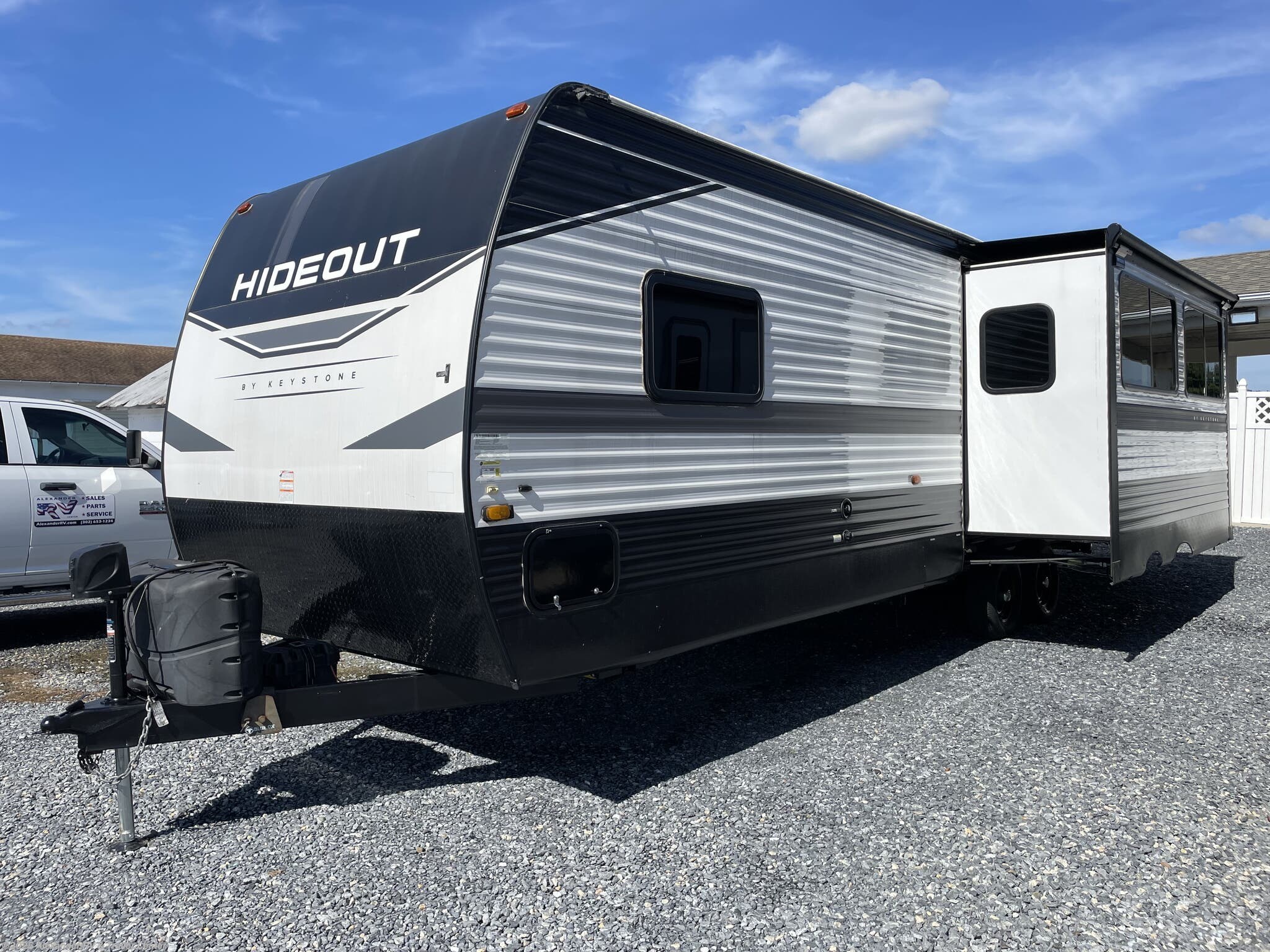 Call now about this 2022 Keystone Hideout East 28RKS! 2022 Keystone Hideout East 28RKS - Used Travel Trailer For Sale by Alexander RV & Trailer Center in Clayton, Delaware features Detachable Power Cord, Exterior Refrigerator, Pass Thru Storage, Outside Kitchen, Shower