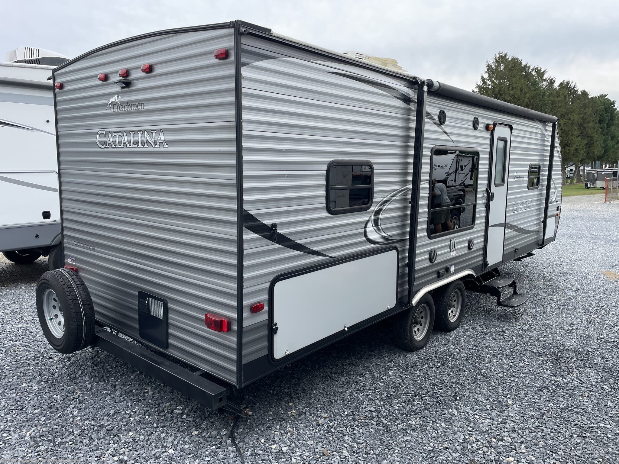 Used 2017 Coachmen Catalina 273BH available in Clayton, Delaware