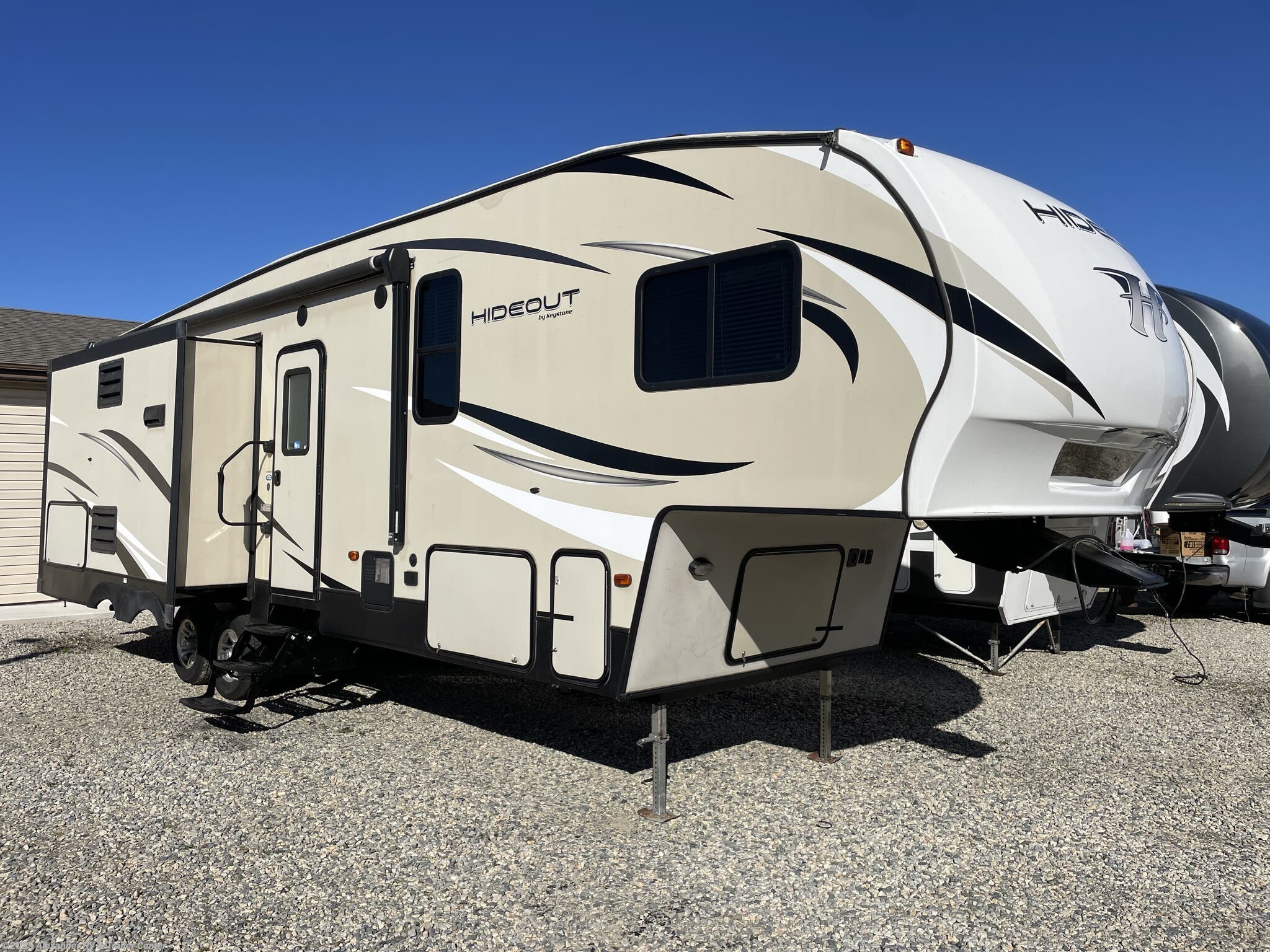 Email now about this 2018 Keystone Hideout 299RLDS! Used 2018 Keystone Hideout 299RLDS available in Clayton, Delaware