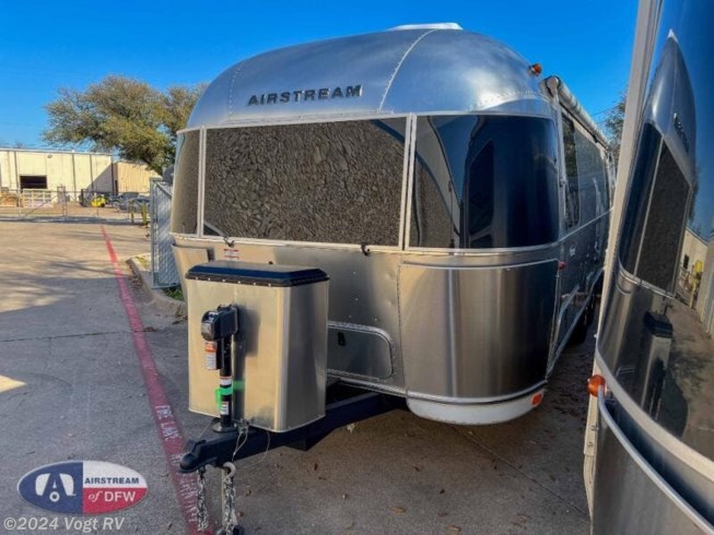 2024 Airstream International 27FB Twin - New Travel Trailer For Sale by Vogt RV in Fort Worth, Texas