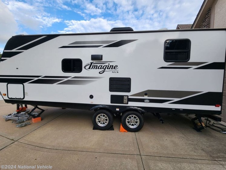 Used 2021 Grand Design Imagine XLS 21BHE available in Lee&#39;s Summit, Missouri