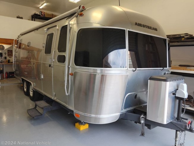 2016 Airstream Flying Cloud 26U - Used Travel Trailer For Sale by National Vehicle in Las Vegas, Nevada