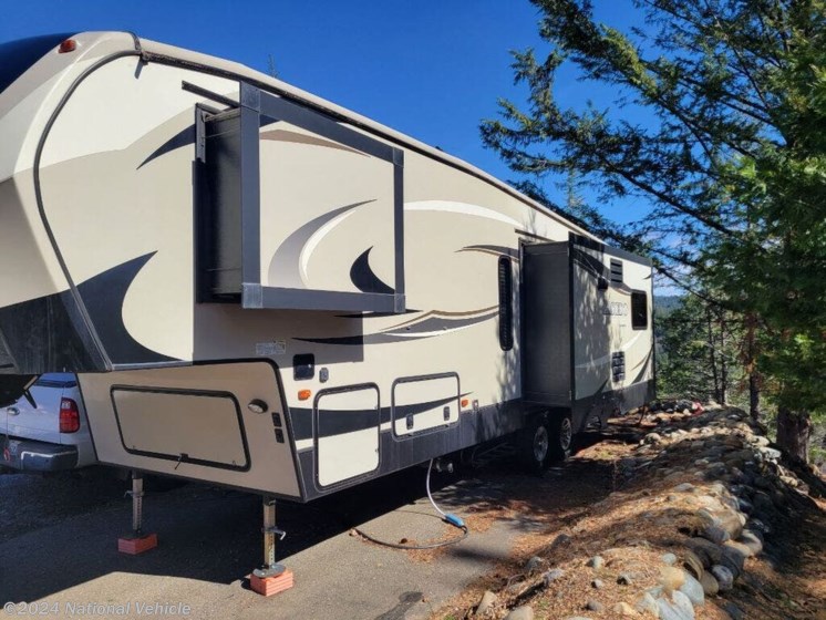 Used 2018 Keystone Laredo 298SRL available in Pollock Pines, California