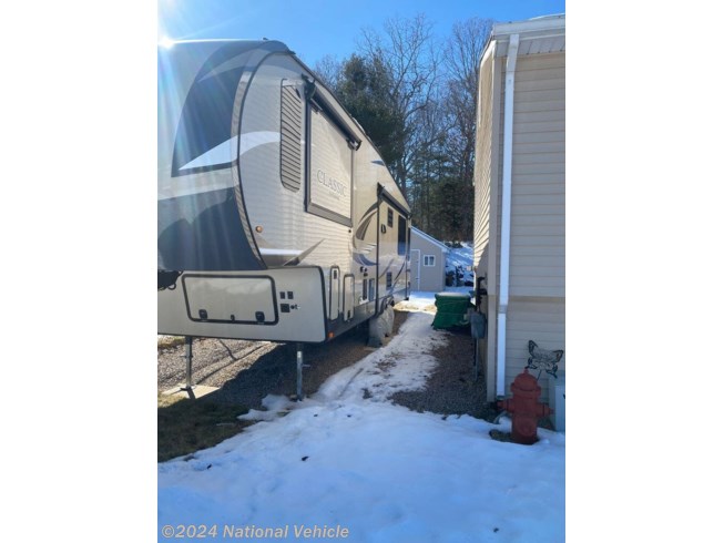 2019 Forest River Flagstaff Classic Super Lite 8528IKWS - Used Fifth Wheel For Sale by National Vehicle in Westerly, Rhode Island