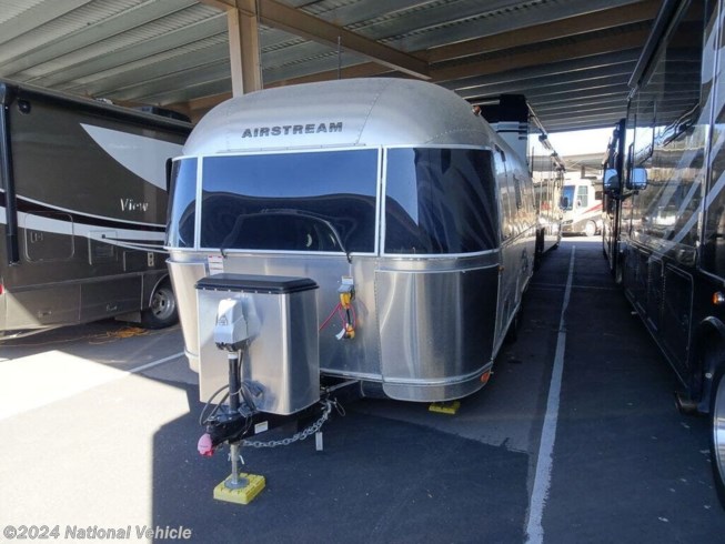 2018 Airstream Flying Cloud 25RB - Used Travel Trailer For Sale by National Vehicle in Tucson, Arizona