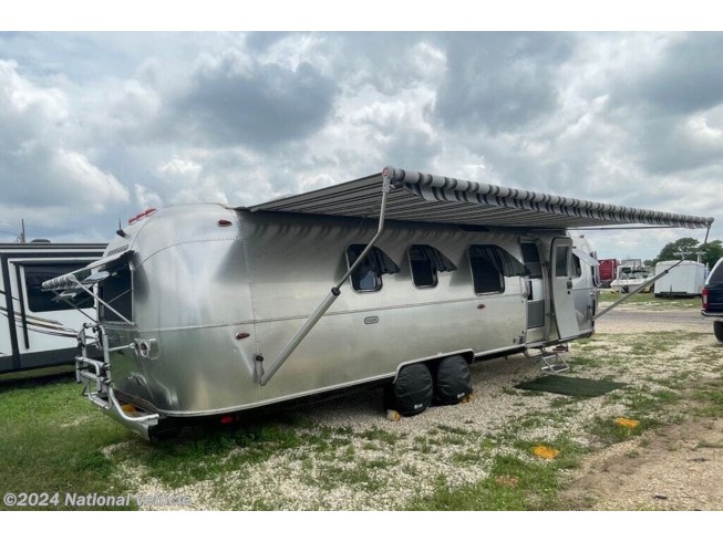 2022 Airstream Classic 33FB Queen - Used Travel Trailer For Sale by National Vehicle in Helotes, Texas