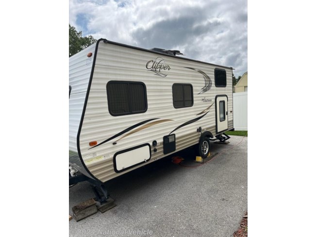 2015 Coachmen Clipper 17BH - Used Travel Trailer For Sale by National Vehicle in Crete, Illinois