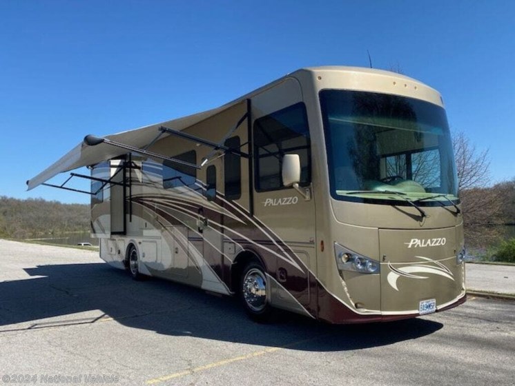 Used 2016 Thor Motor Coach Palazzo 33.2 available in Lee&#39;s Summit, Missouri