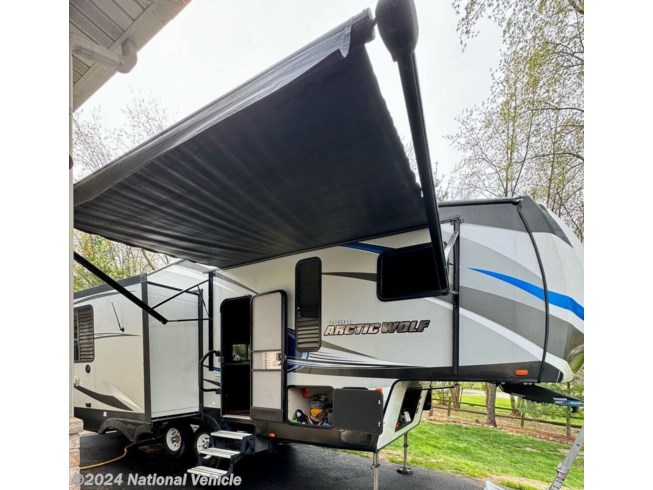 2017 Forest River Cherokee Arctic Wolf 285DRL4 - Used Fifth Wheel For Sale by National Vehicle in Yorkville, Illinois