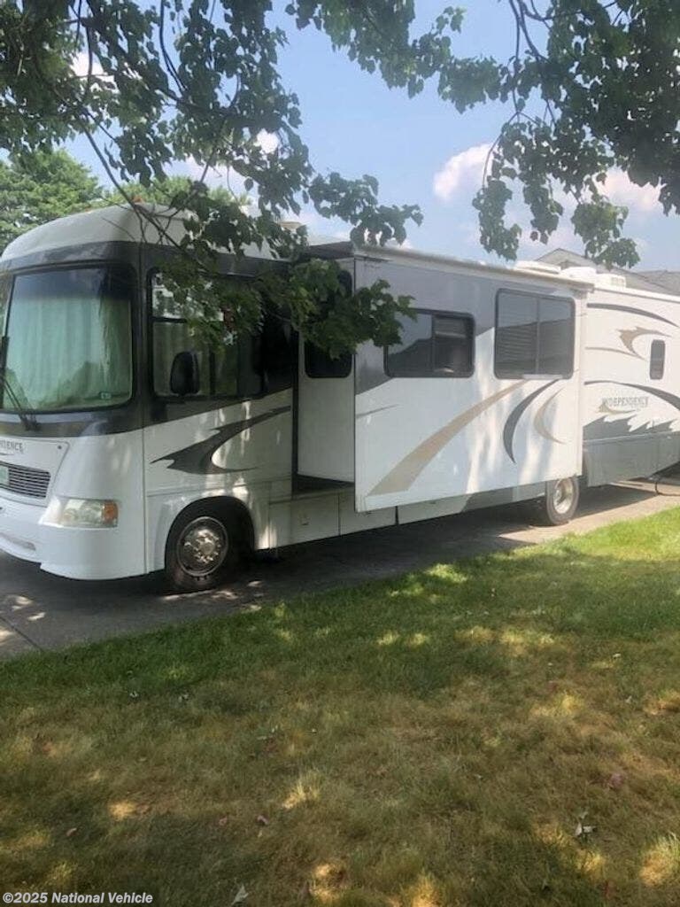 Call now about this 2006 Gulf Stream Independence 8361! 2006 Gulf Stream Independence 8361 - Used Class A For Sale by National Vehicle in Marathon, Florida