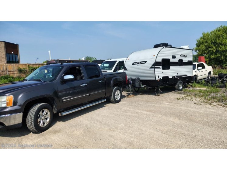 Email now about this 2022 Sunset Park RV Sun Lite 16BH Truck Included! Used 2022 Sunset Park RV Sun Lite 16BH Truck Included available in London, Ontario