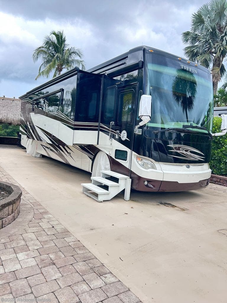 Email now about this 2015 Tiffin Allegro Bus 45LP! Used 2015 Tiffin Allegro Bus 45LP available in Palm City, Florida