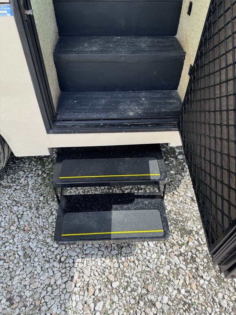 Contact us now about this 2008 Monaco RV Diplomat 40SFT! 2008 Diplomat 40SFT by Monaco RV from National Vehicle in League City, Texas