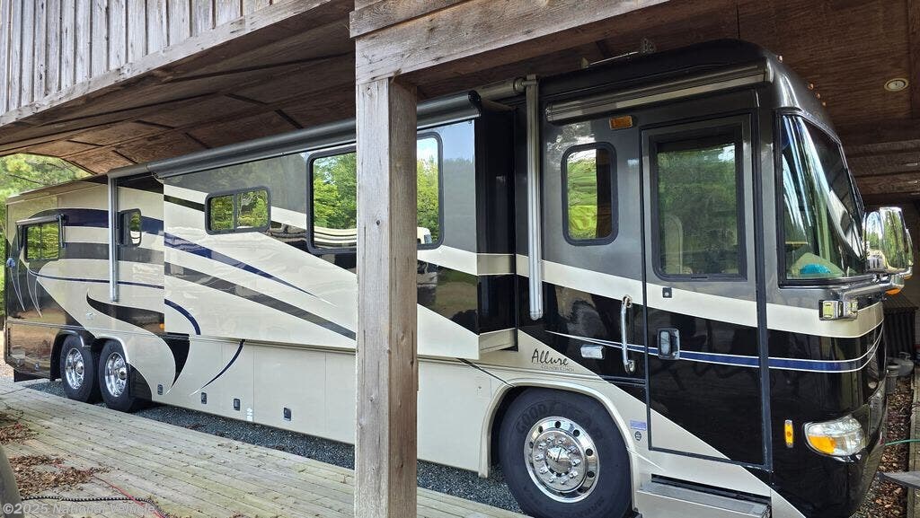 Email now about this 2004 Country Coach Allure Newport! Used 2004 Country Coach Allure Newport available in Apex, North Carolina
