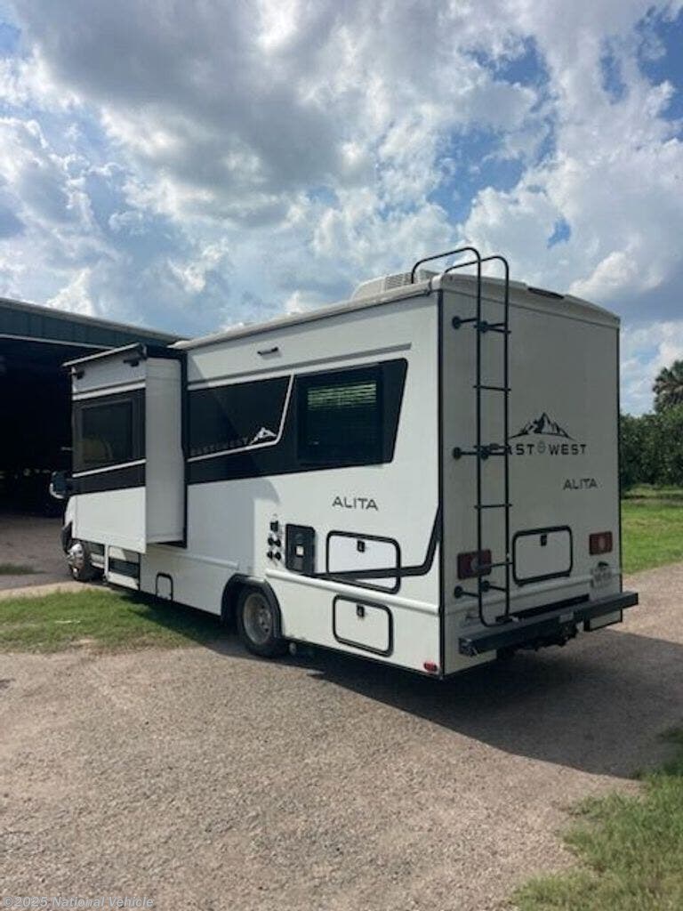 Call now about this 2023 East to West Alta 23TK! 2023 East to West Alta 23TK - Used Class C For Sale by National Vehicle in Mercedes, Texas