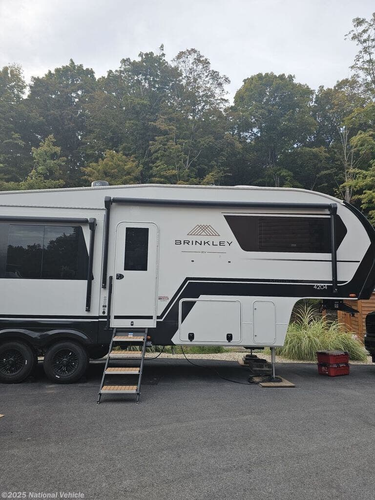 Call now about this 2025 Brinkley RV Model Z 2900! 2025 Brinkley RV Model Z 2900 - Used Fifth Wheel For Sale by National Vehicle in Hyde Park, New York