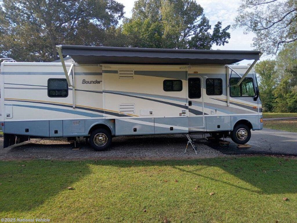 Email now about this 2005 Fleetwood Bounder 34F! Used 2005 Fleetwood Bounder 34F available in Jackson, Tennessee