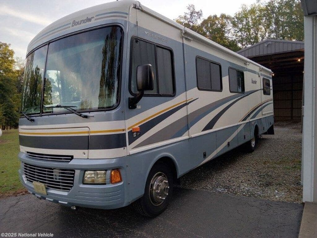 Call now about this 2005 Fleetwood Bounder 34F! 2005 Fleetwood Bounder 34F - Used Class A For Sale by National Vehicle in Jackson, Tennessee