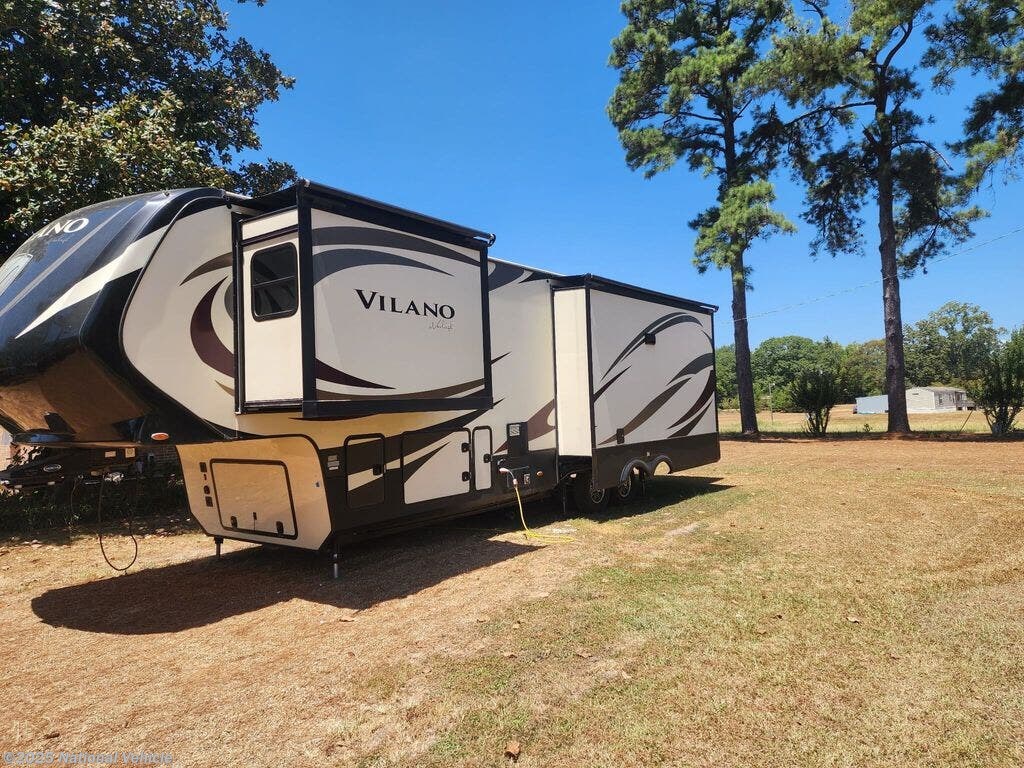 Call now about this 2016 Vanleigh Vilano 365RL! 2016 Vanleigh Vilano 365RL - Used Fifth Wheel For Sale by National Vehicle in Deville, Louisiana