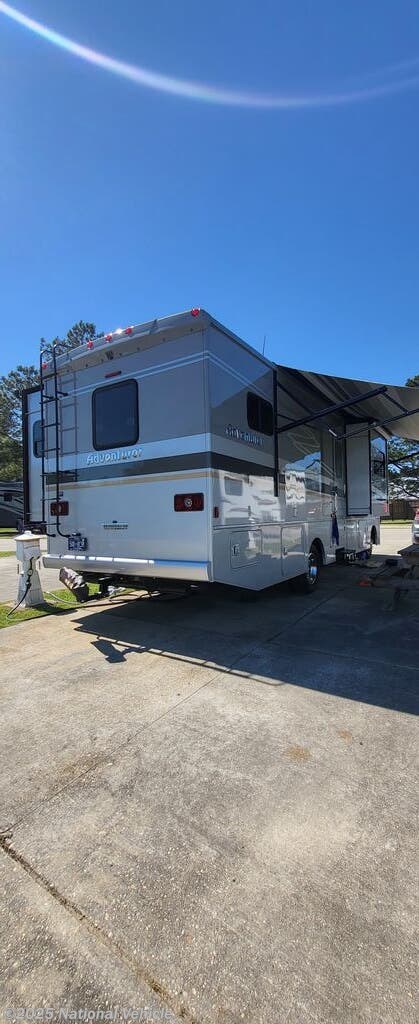 Call now about this 2021 Winnebago Adventurer 30T! 2021 Winnebago Adventurer 30T - Used Class A For Sale by National Vehicle in Dunlap, Tennessee