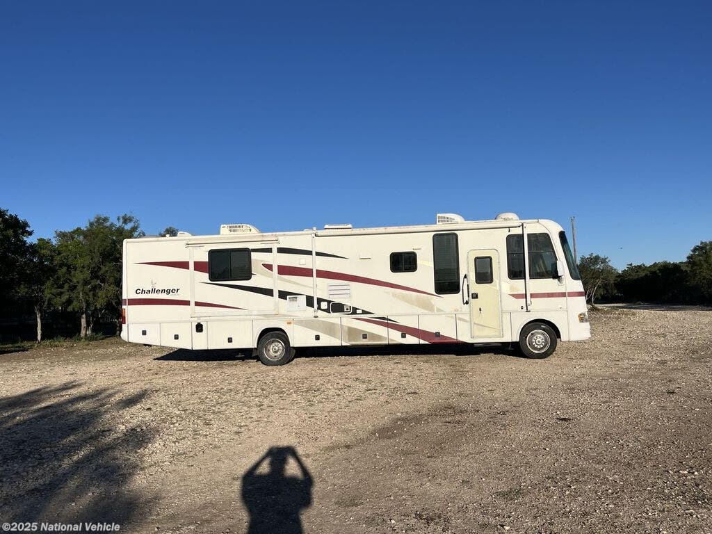 Call now about this 2006 Damon Challenger 372! 2006 Damon Challenger 372 - Used Class A For Sale by National Vehicle in Del Rio, Texas