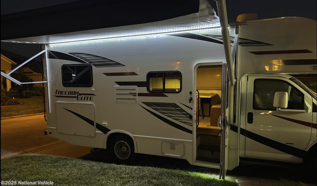 Call now about this 2020 Thor Motor Coach Freedom Elite 22HE! 2020 Thor Motor Coach Freedom Elite 22HE - Used Class C For Sale by National Vehicle in Davenport, Florida