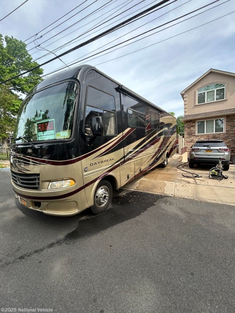 Email now about this 2013 Thor Motor Coach Daybreak 32HD! Used 2013 Thor Motor Coach Daybreak 32HD available in Staten Island, New York