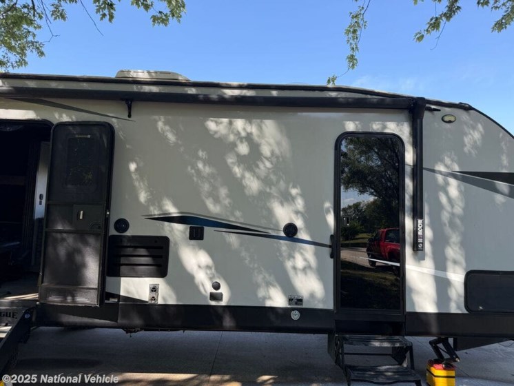 Email now about this 2021 Forest River Vengeance Rogue 29KS! Used 2021 Forest River Vengeance Rogue 29KS available in Bloomington, Illinois