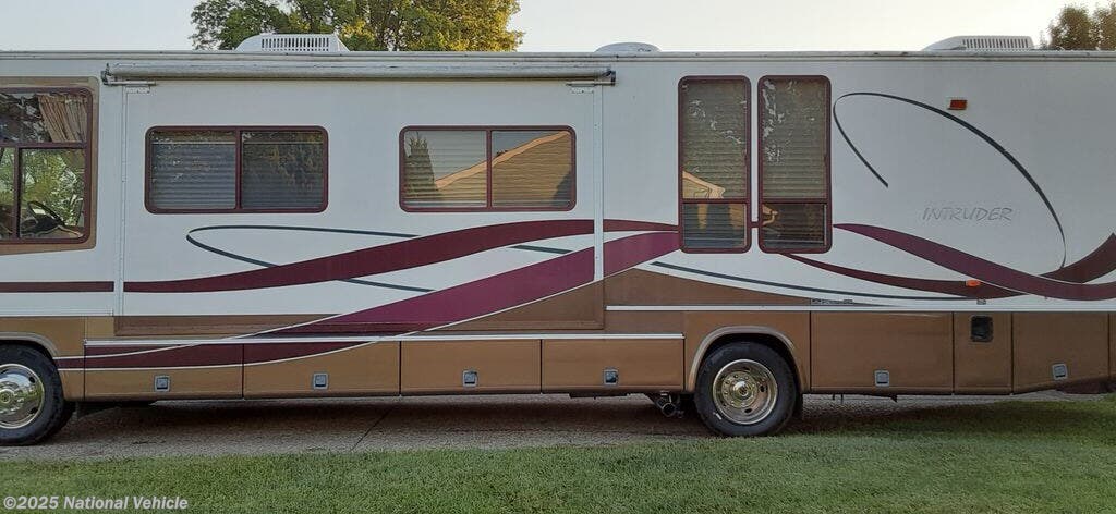 Call now about this 2001 Damon Intruder 349! 2001 Damon Intruder 349 - Used Class A For Sale by National Vehicle in Louisville, Kentucky