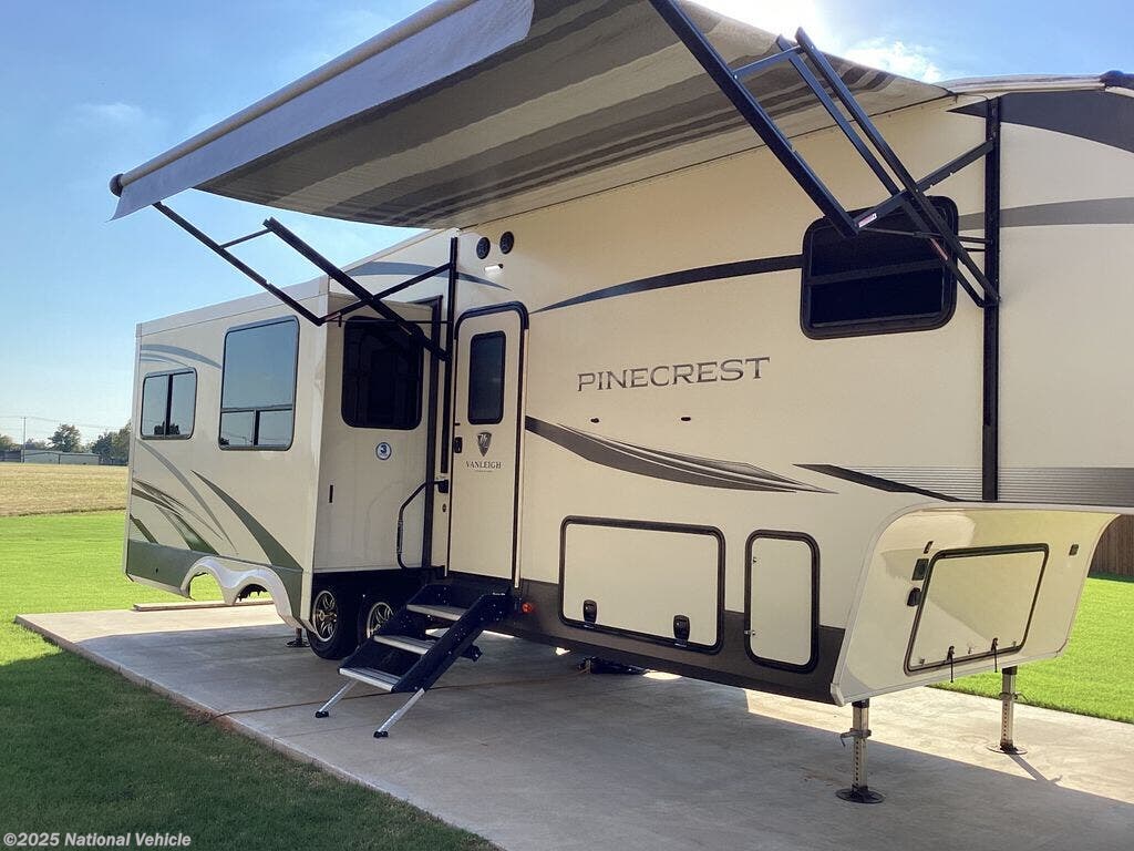 Call now about this 2021 Vanleigh PineCrest 305RLP! 2021 Vanleigh PineCrest 305RLP - Used Fifth Wheel For Sale by National Vehicle in Yukon, Oklahoma