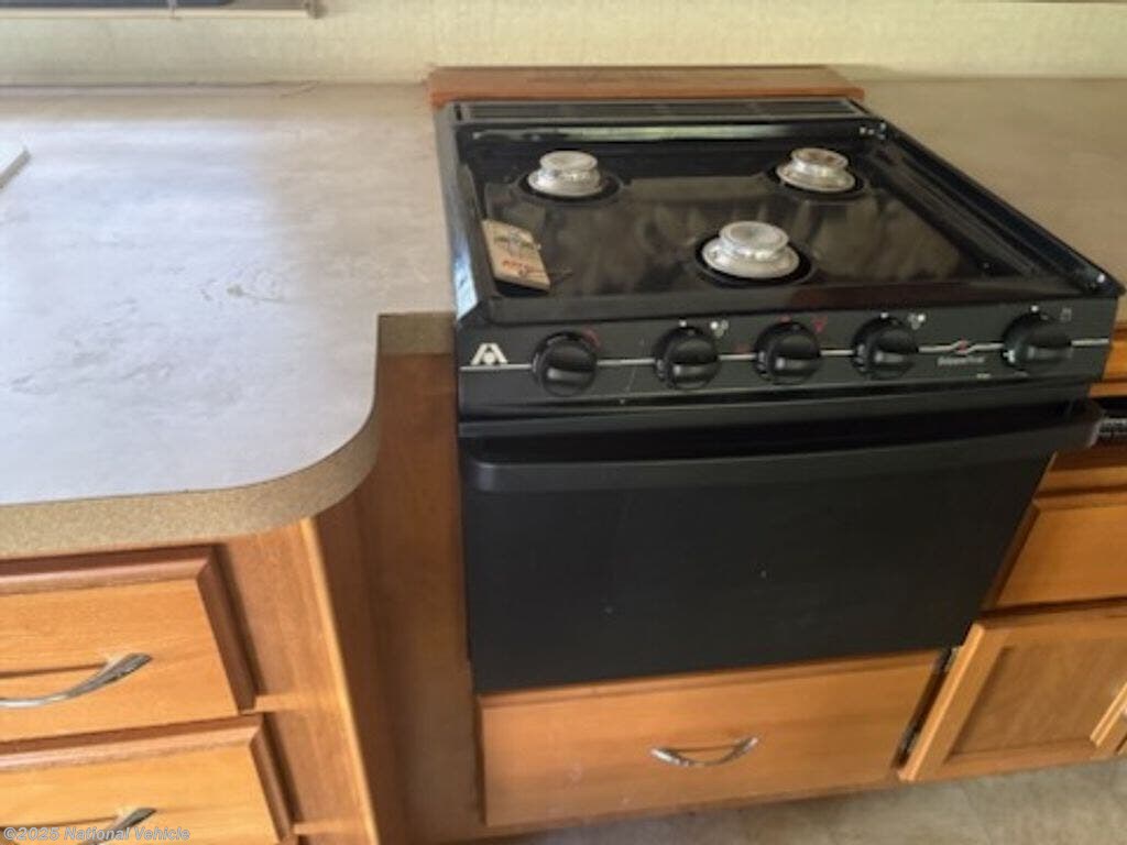 Contact us now about this 2006 Fleetwood Jamboree GT 31W! 2006 Jamboree GT 31W by Fleetwood from National Vehicle in Naples, Florida