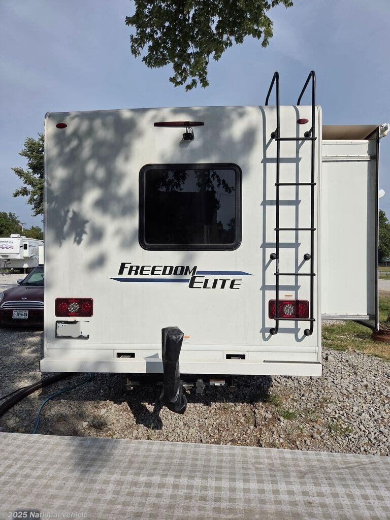 Call now about this 2021 Thor Motor Coach Freedom Elite 30FE! 2021 Thor Motor Coach Freedom Elite 30FE - Used Class C For Sale by National Vehicle in Gallatin, Missouri