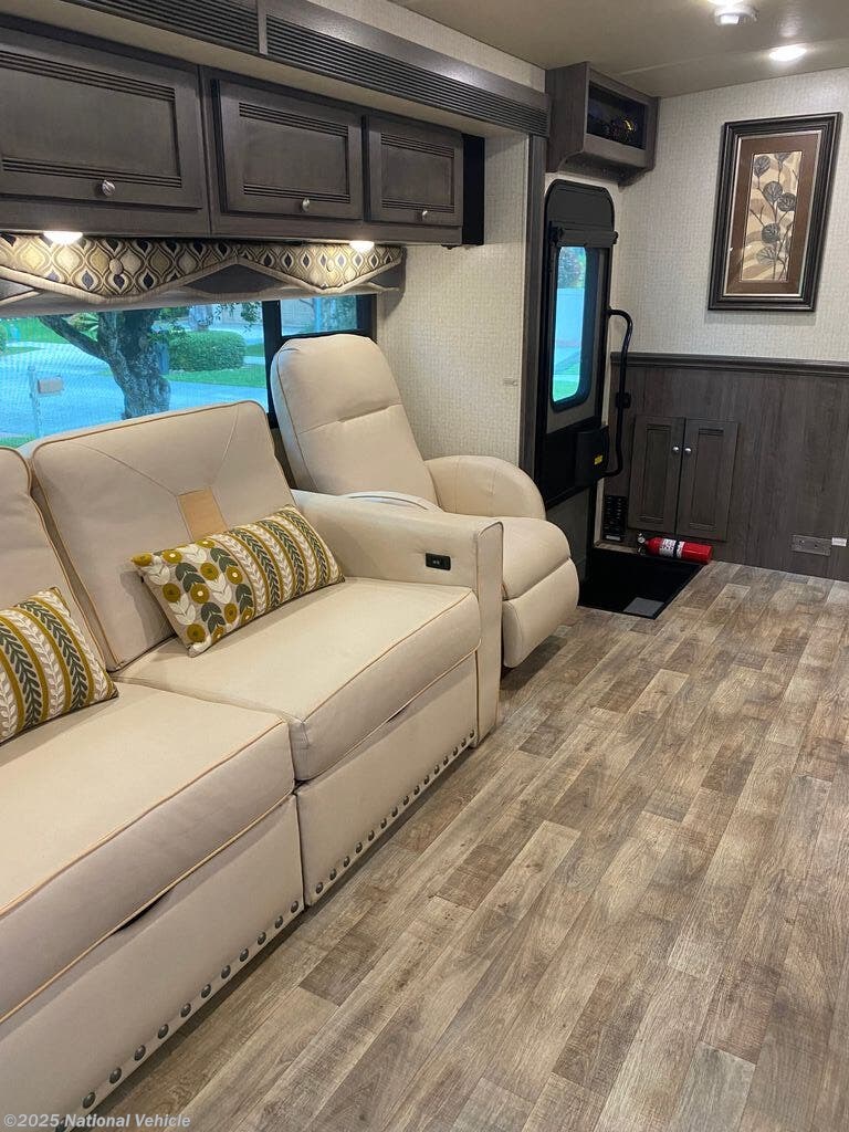 Used 2016 Itasca Sunova 33C available in Deerfield Beach, Florida