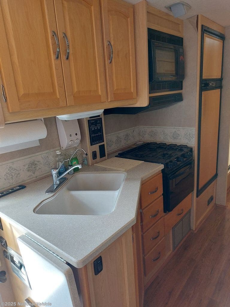 Used 2006 Itasca Sundancer 31C available in Collins, Missouri