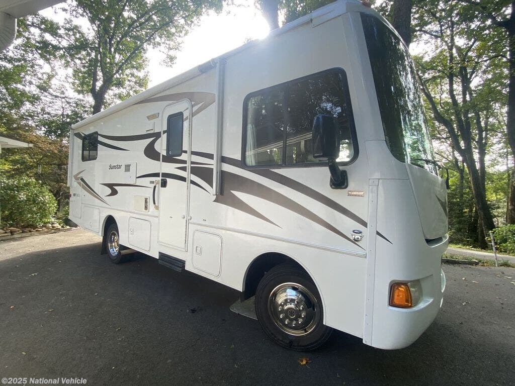Call now about this 2013 Itasca Sunstar 26HE! 2013 Itasca Sunstar 26HE - Used Class A For Sale by National Vehicle in Tryon, North Carolina