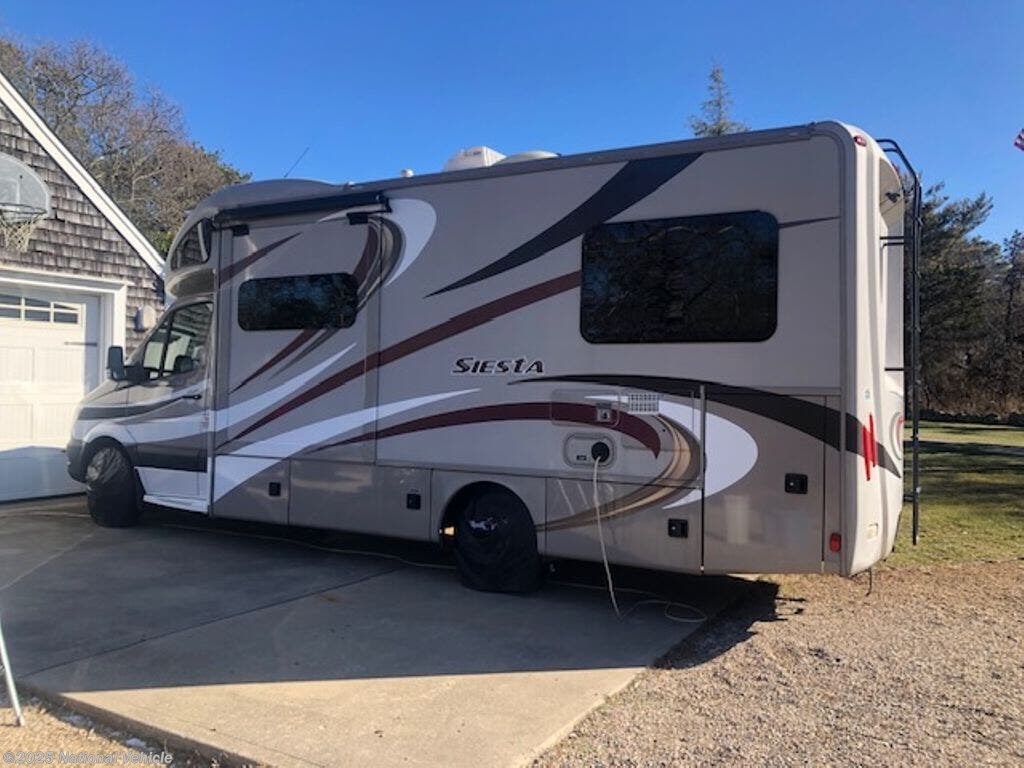 Email now about this 2015 Thor Motor Coach Siesta 24ST! Used 2015 Thor Motor Coach Siesta 24ST available in Brewster, Massachusetts