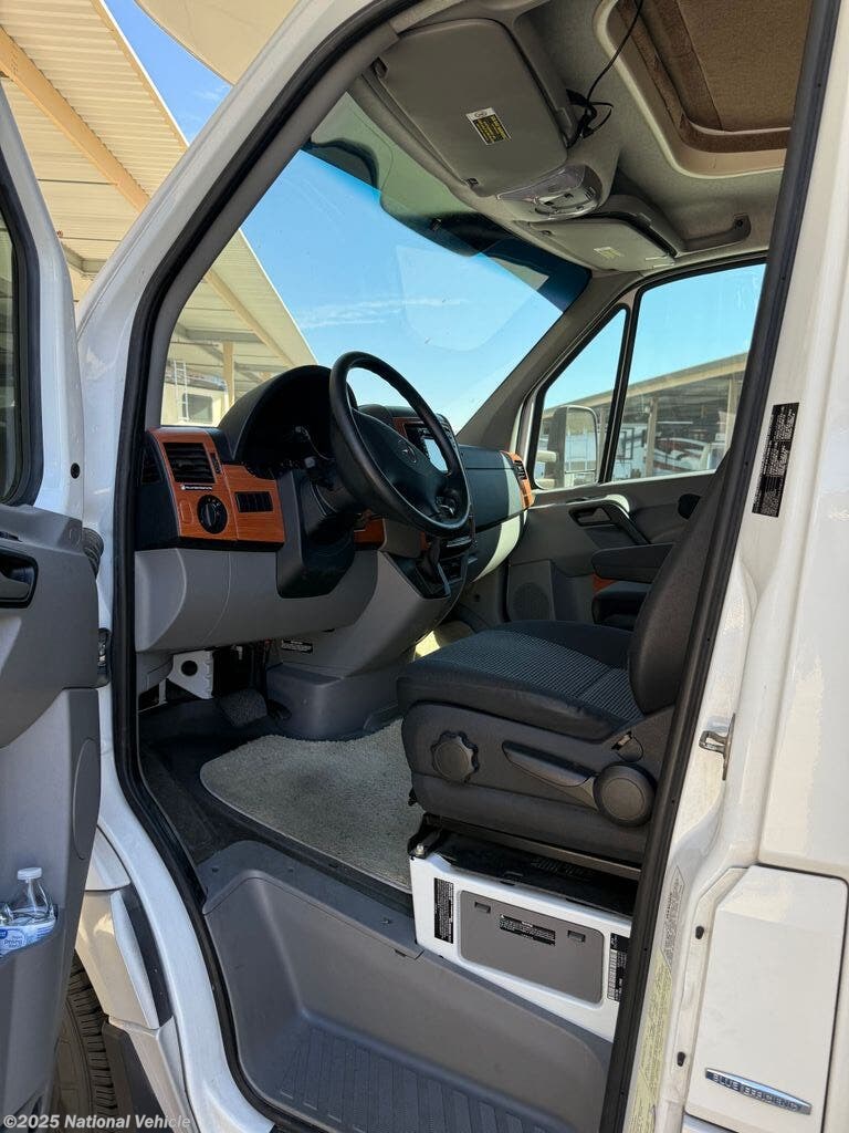 Used 2011 Itasca Navion 24J available in Cathedral City, California