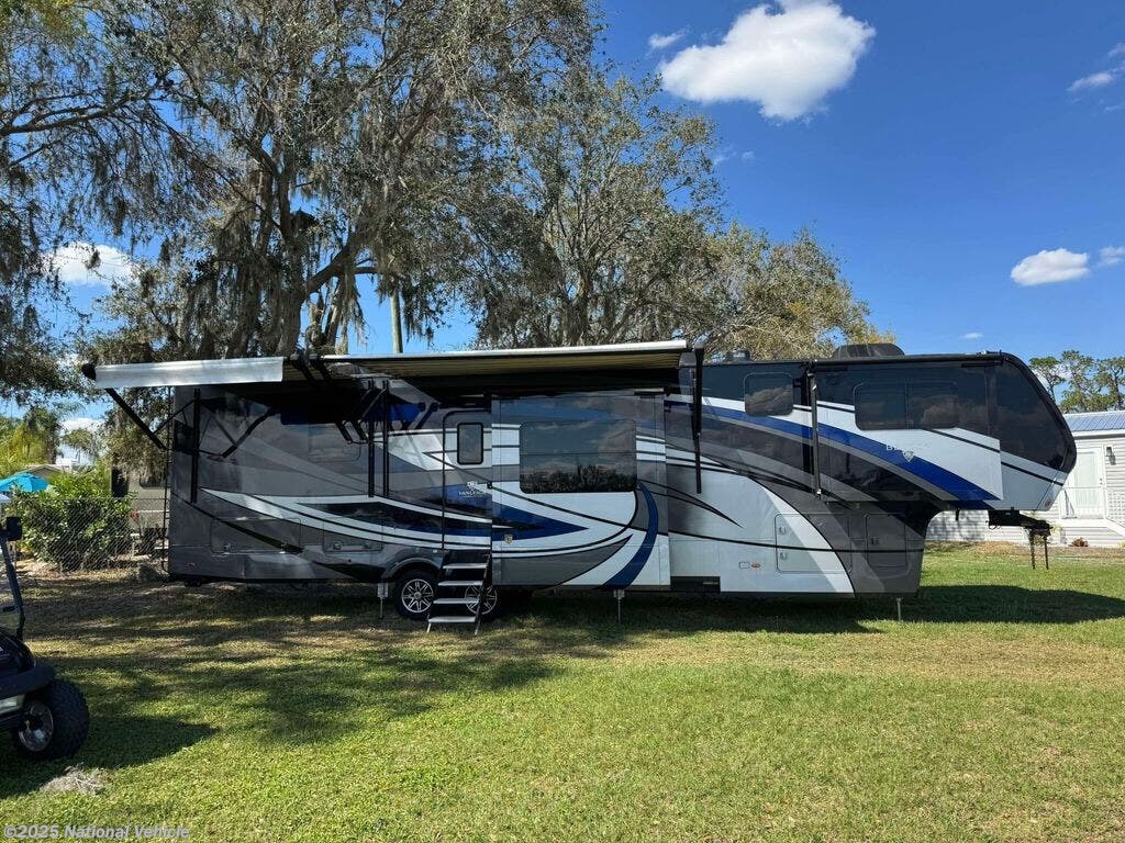 Call now about this 2022 Vanleigh Beacon 41FLB! 2022 Vanleigh Beacon 41FLB - Used Fifth Wheel For Sale by National Vehicle in Bowling Green, Florida