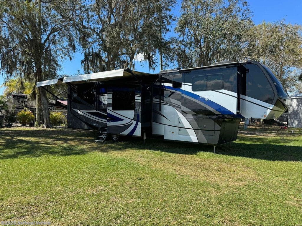 Email now about this 2022 Vanleigh Beacon 41FLB! Used 2022 Vanleigh Beacon 41FLB available in Bowling Green, Florida
