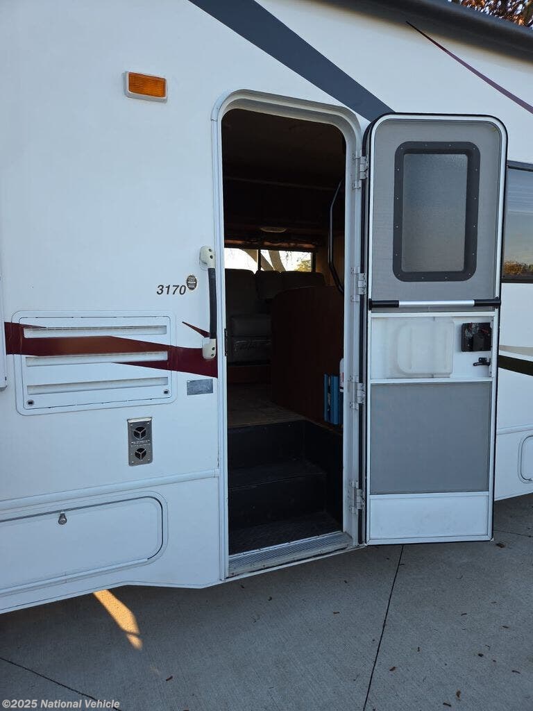 Used 2010 Forest River Sunseeker 3170DS available in Clinton Township, Michigan