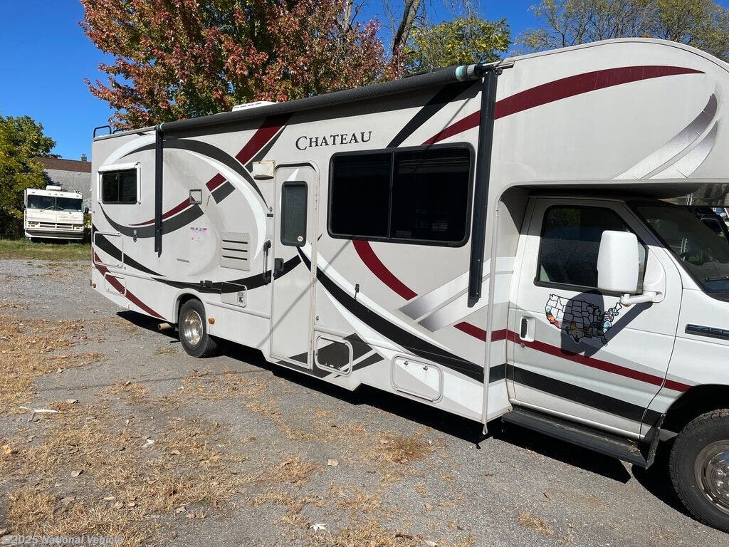 Call now about this 2013 Thor Motor Coach Chateau 31F! 2013 Thor Motor Coach Chateau 31F - Used Class C For Sale by National Vehicle in Tonawanda Town, New York