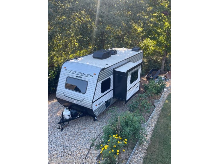 Email now about this 2025 K-Z Sportsmen Classic 191BHK! Used 2025 K-Z Sportsmen Classic 191BHK available in Cartersville, Georgia