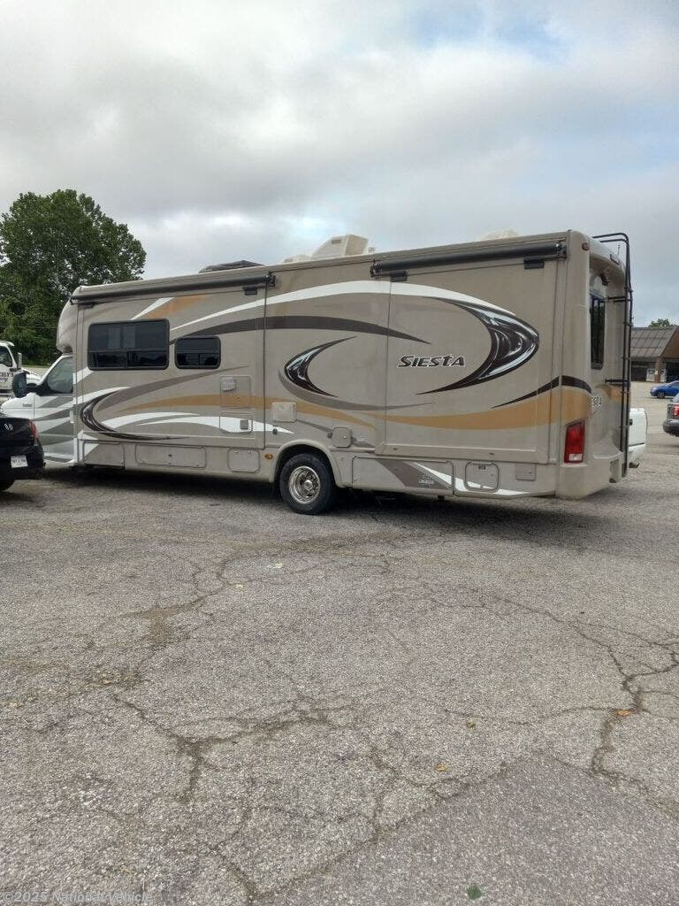 Used 2014 Thor Motor Coach Four Winds Siesta 29TB available in Proctorville, Ohio