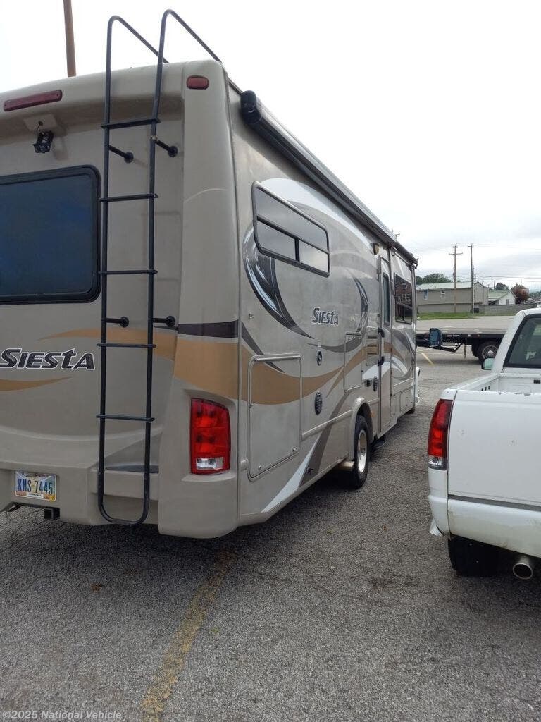 Call now about this 2014 Thor Motor Coach Four Winds Siesta 29TB! 2014 Thor Motor Coach Four Winds Siesta 29TB - Used Class C For Sale by National Vehicle in Proctorville, Ohio