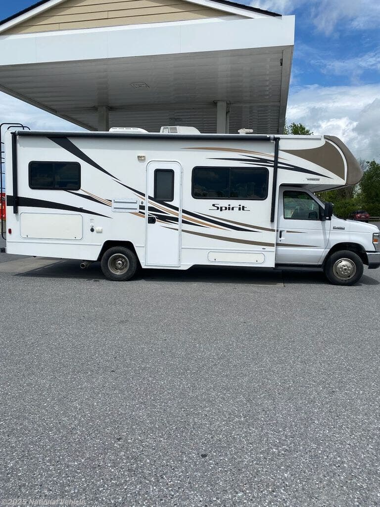 Email now about this 2017 Winnebago Spirit 25B! Used 2017 Winnebago Spirit 25B available in Lindenhurst, New York