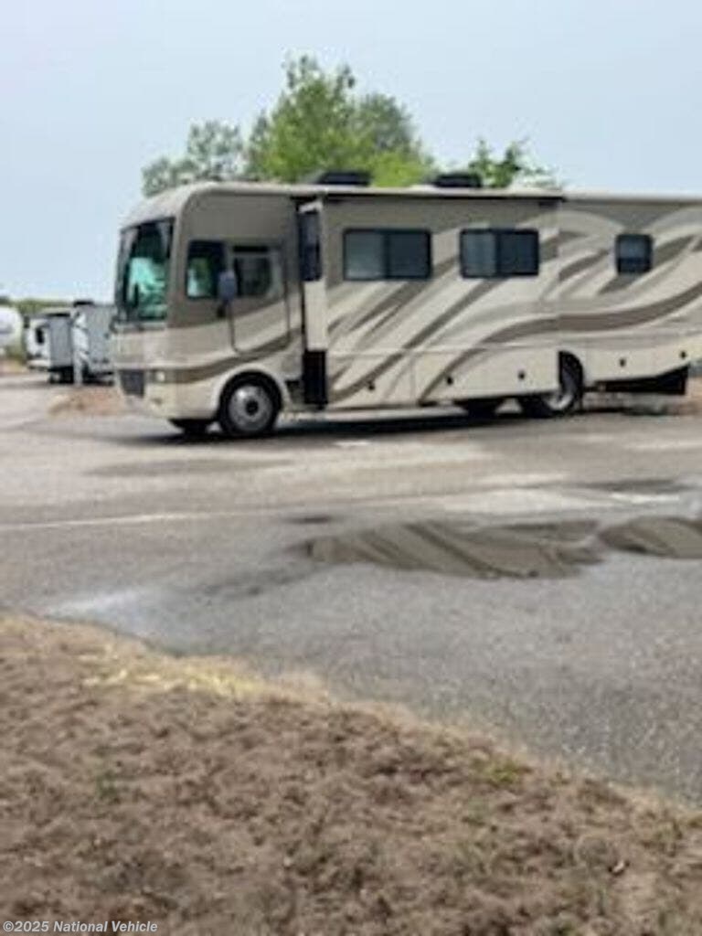 Call now about this 2008 Fleetwood Southwind 32VS! 2008 Fleetwood Southwind 32VS - Used Class A For Sale by National Vehicle in Edcouch, Texas