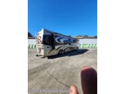 Contact us now about this 2017 Fleetwood Discovery 40G! 2017 Discovery 40G by Fleetwood from National Vehicle in Vancouver, Washington