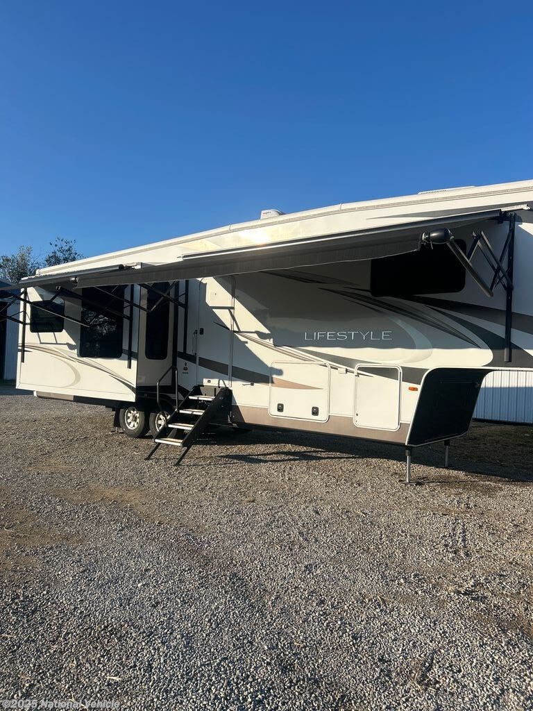Call now about this 2013 Lifestyle Luxury RV 5th Wheel 37CKSL! 2013 Lifestyle Luxury RV 5th Wheel 37CKSL - Used Fifth Wheel For Sale by National Vehicle in Greenup, Illinois