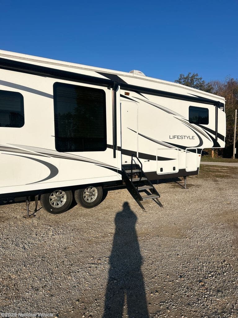 Used 2013 Lifestyle Luxury RV 5th Wheel 37CKSL available in Greenup, Illinois